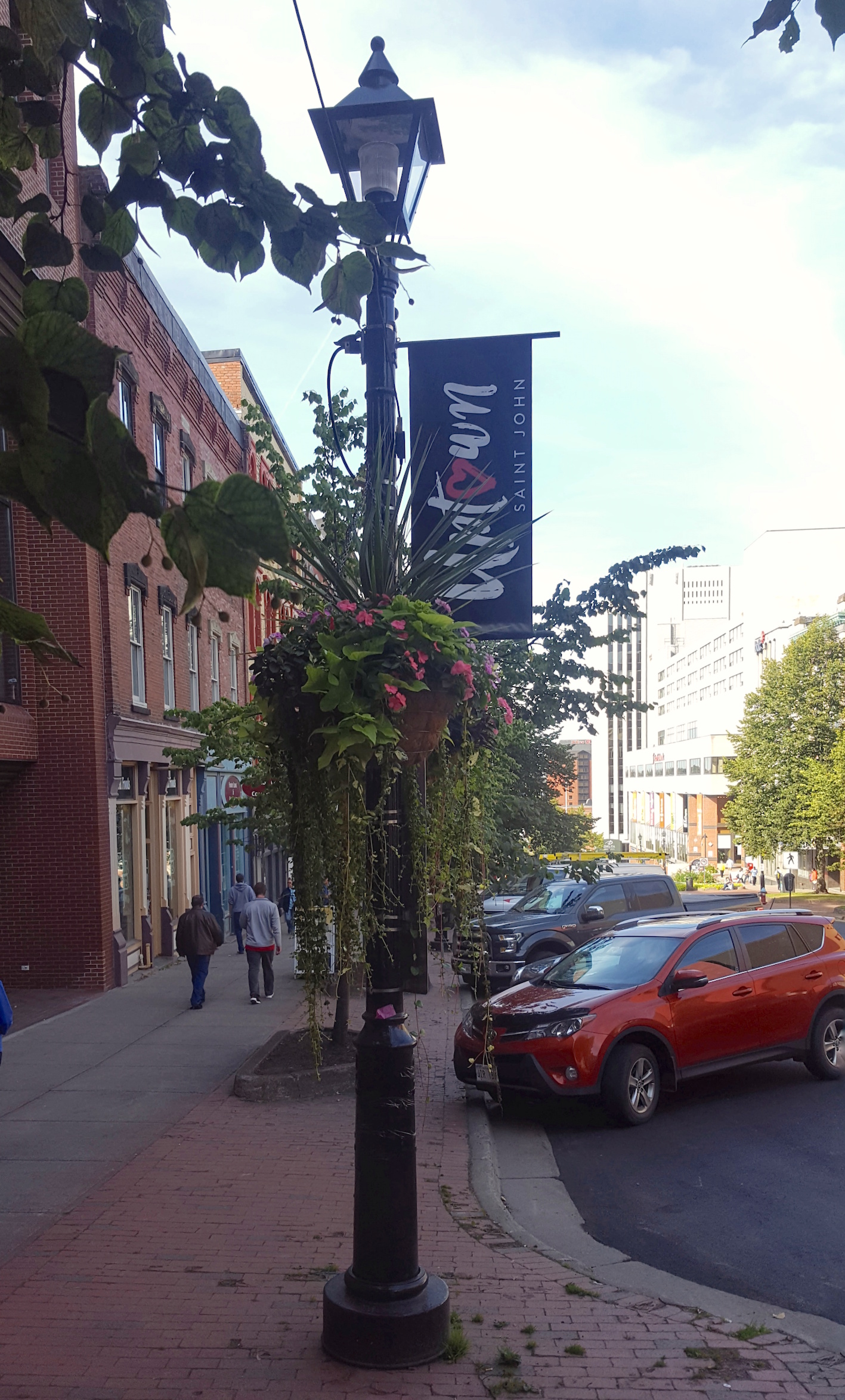 New Gateway Signs Welcome Folks Uptown